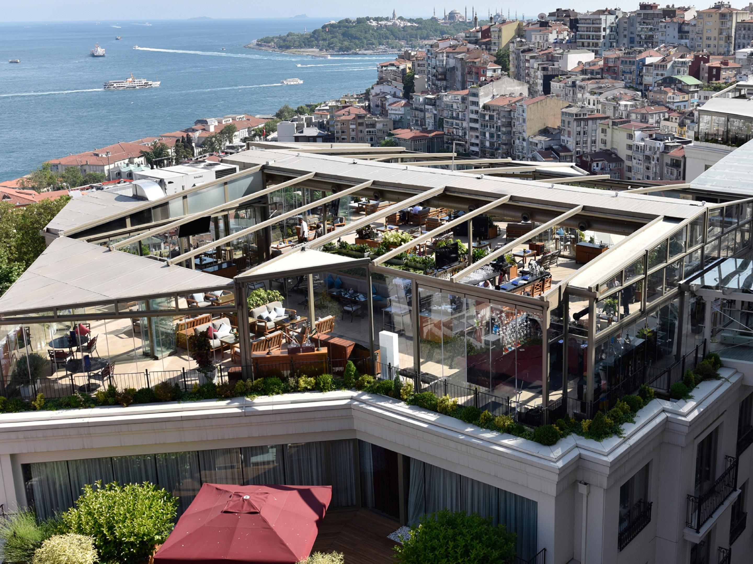 Park bosphorus hotel. CVK Park Bosphorus Hotel. CVK Park Bosphorus 5*. Отель «CVK Park Bosphorus Hotel Istanbul» в Стамбуле. Терраса Босфор Стамбул.